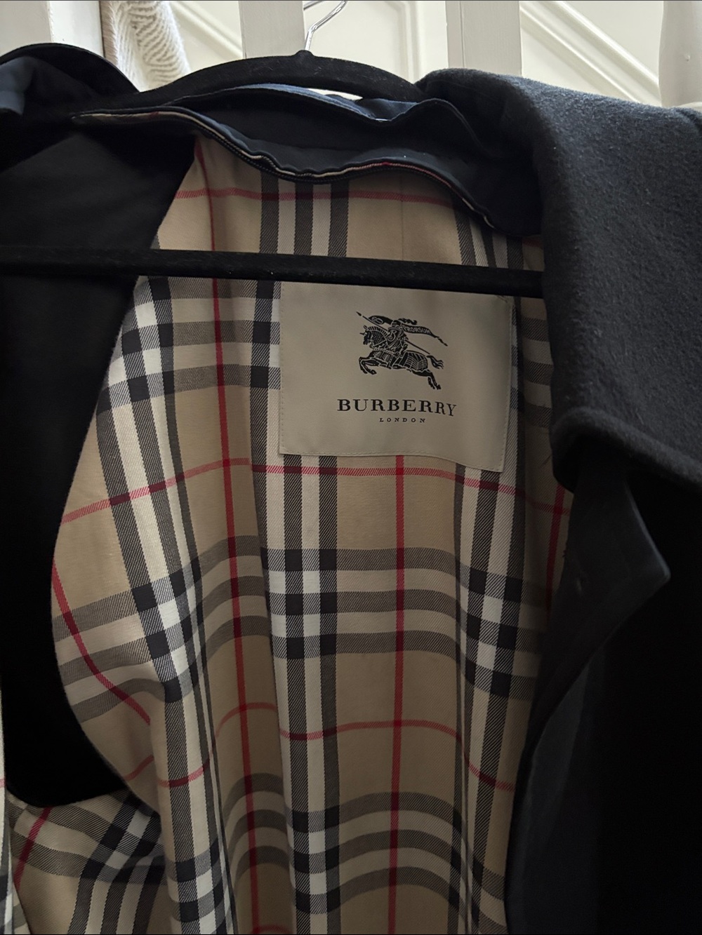 Burberry Black Men's Wool and Cashmere Coat w Beige Label
Excellent Condition!